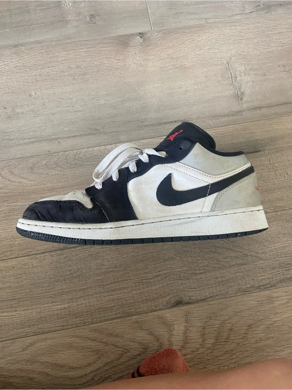 Youth Nikes - Picture 2 of 4